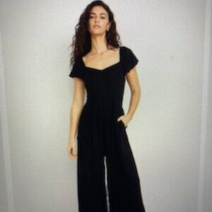 Old Navy Fit & Flare Flutter-Sleeve Crepe Jumpsuit - Medium - Black